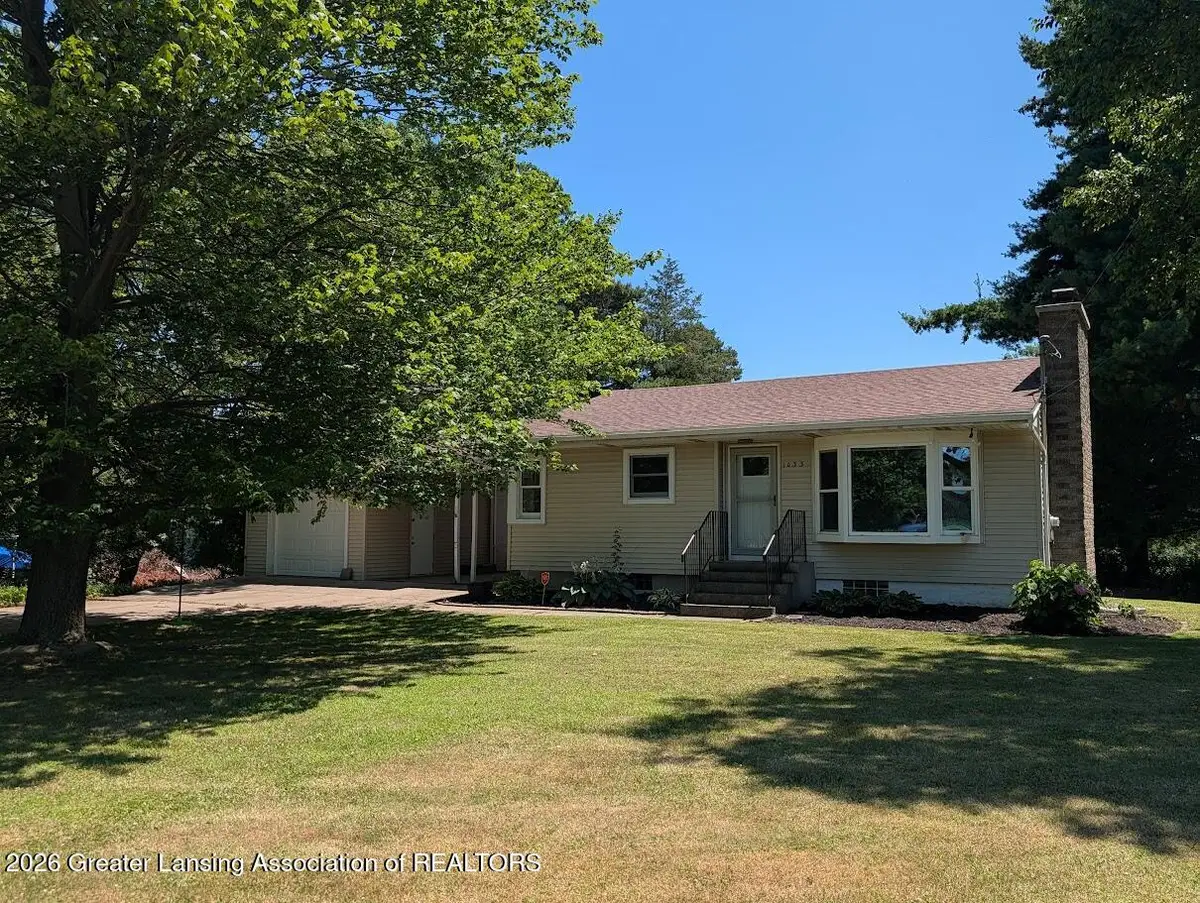 1033 W Round Lake Road, Dewitt, MI 48820 - #1