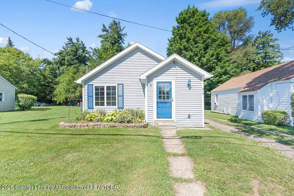 818 S Clinton Street, Charlotte, MI 48813 - #1
