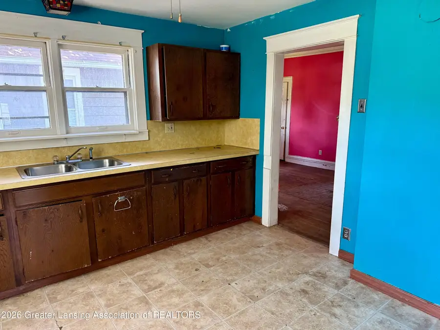 806 Corunna Avenue, Owosso, MI 48867 - #2