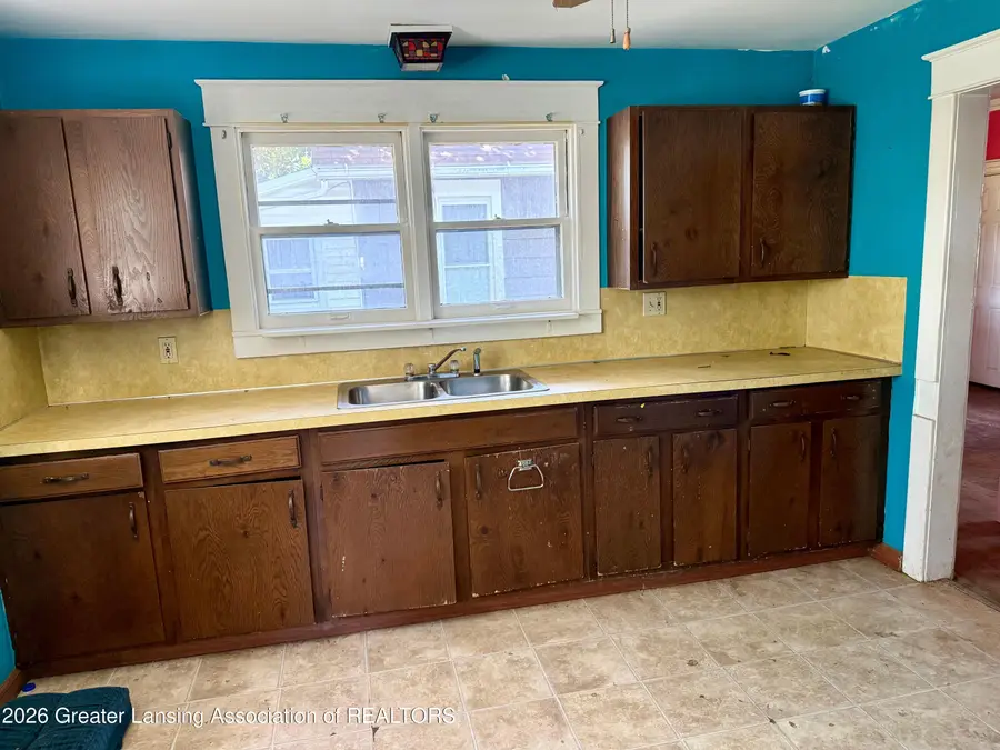 806 Corunna Avenue, Owosso, MI 48867 - #3