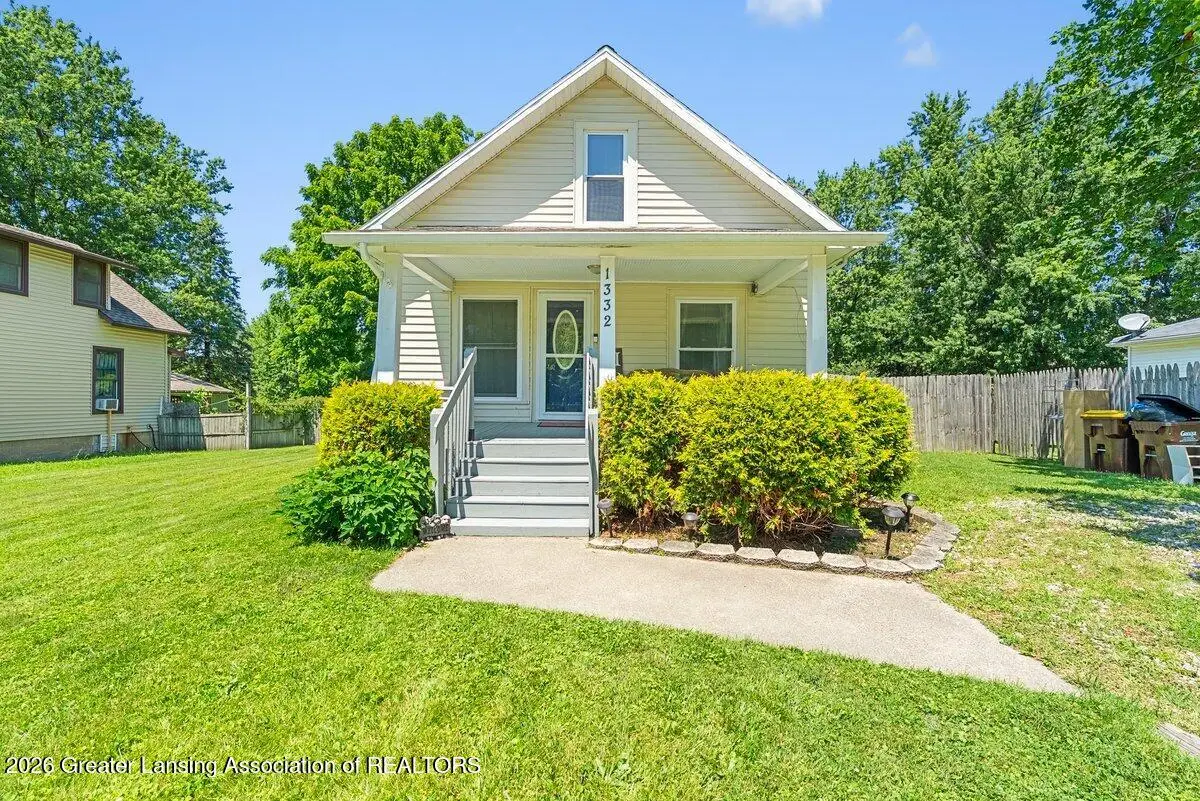 1332 W Valley Road, Lansing, MI 48906 - #1