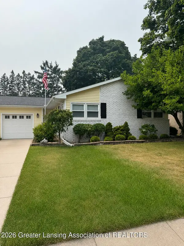 2602 Bedford Road, Lansing, MI 48911