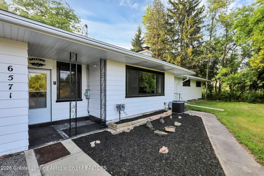 6571 S Meridian Road, Laingsburg, MI 48848 - #3
