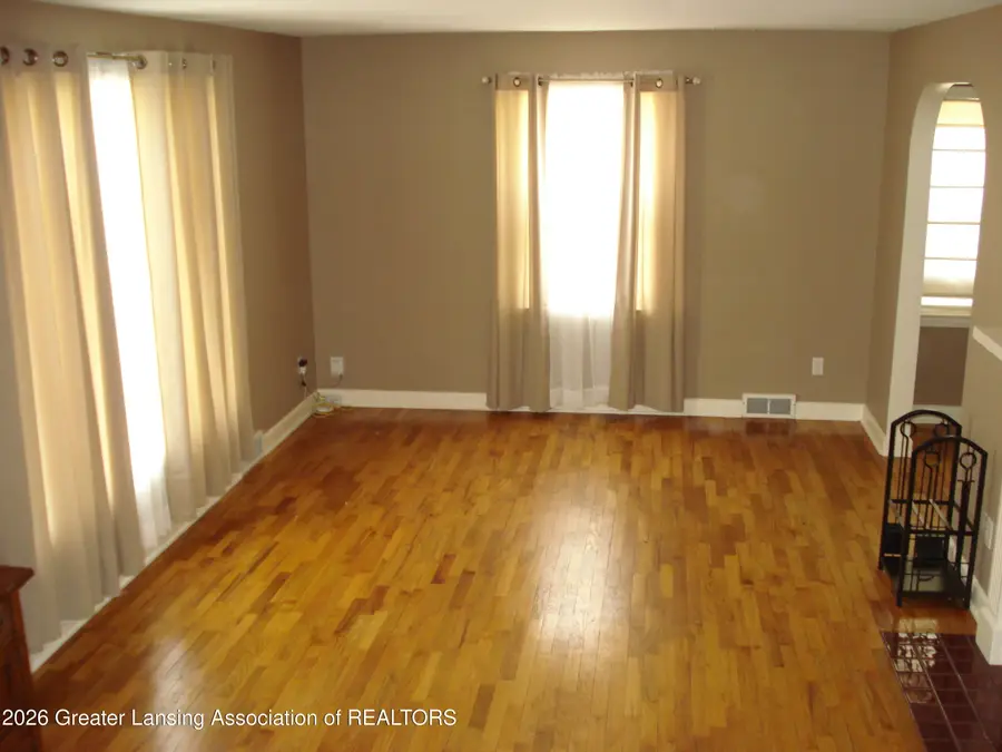 915 W Barnes Avenue, Lansing, MI 48910 - #2