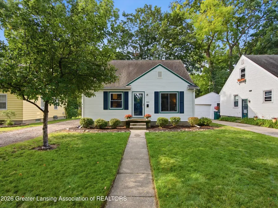 820 S Dexter Drive, Lansing, MI 48910 - #2