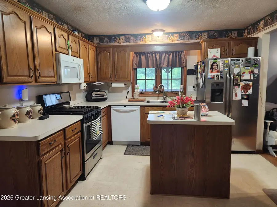 84 E Santee Highway, Charlotte, MI 48813 - #3