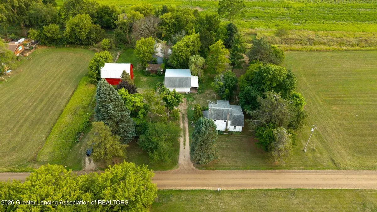 1307 W Marshall Road, Saint Johns, MI 48879 - #1
