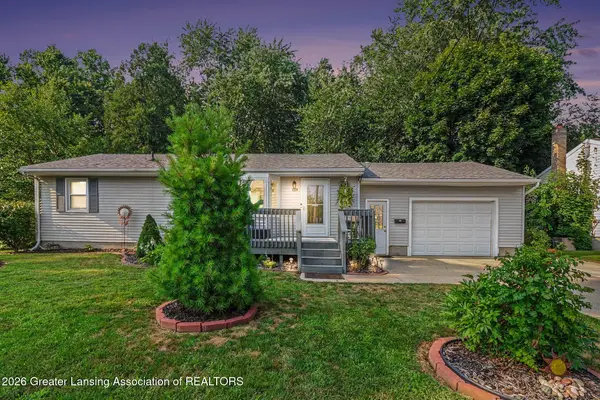 139 Oakwood Street, Grand Ledge, MI 48837
