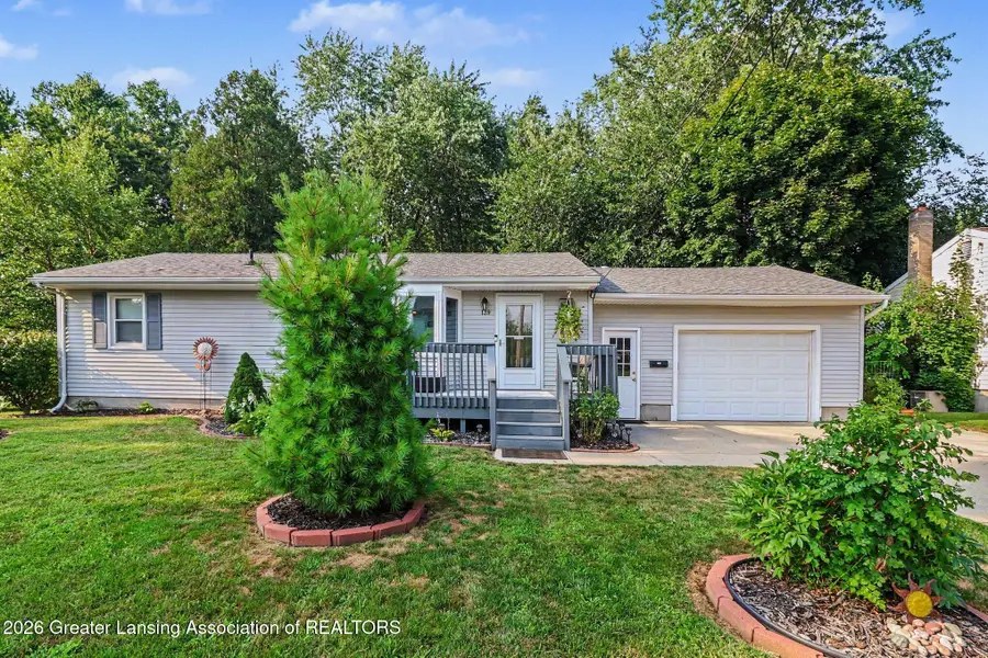 139 Oakwood Street, Grand Ledge, MI 48837 - #2