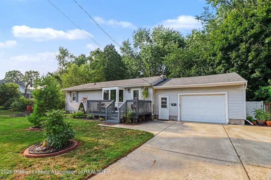 139 Oakwood Street, Grand Ledge, MI 48837 - #3