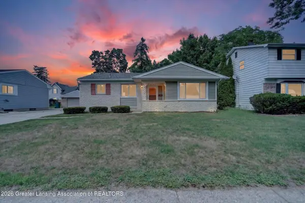 2132 Holly Way, Lansing, MI 48910