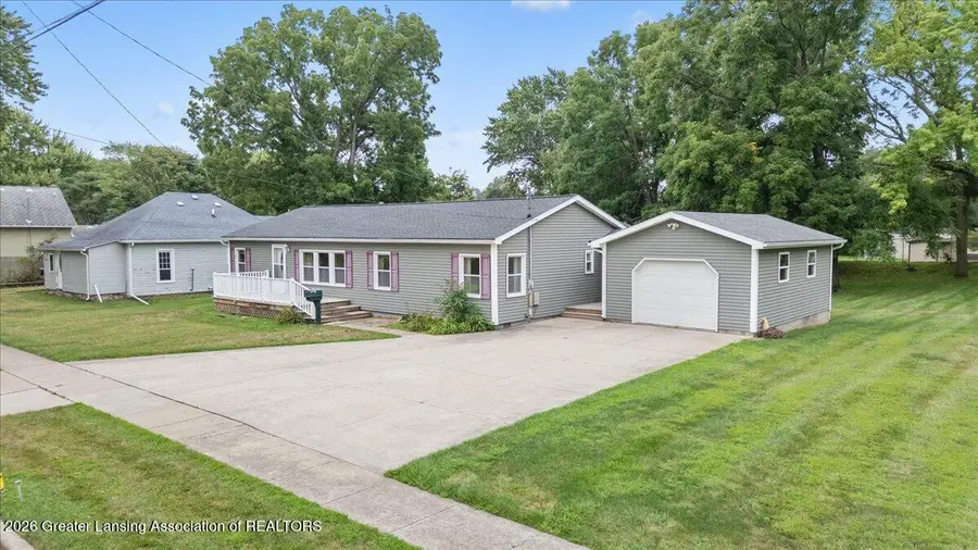 823 Pleasant Street, Grand Ledge, MI 48837 - #2