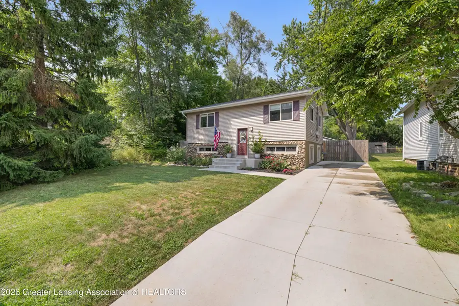 826 Jones Street, Grand Ledge, MI 48837 - #2