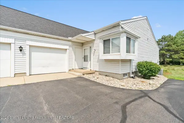 1107 Sunview Drive, St. Johns, MI 48879