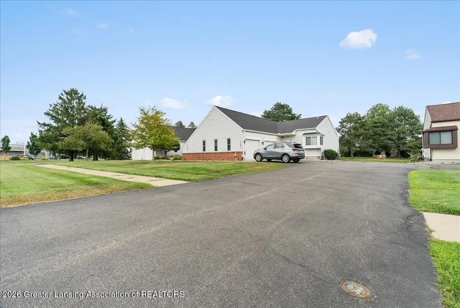 1107 Sunview Drive, Saint Johns, MI 48879 - #2