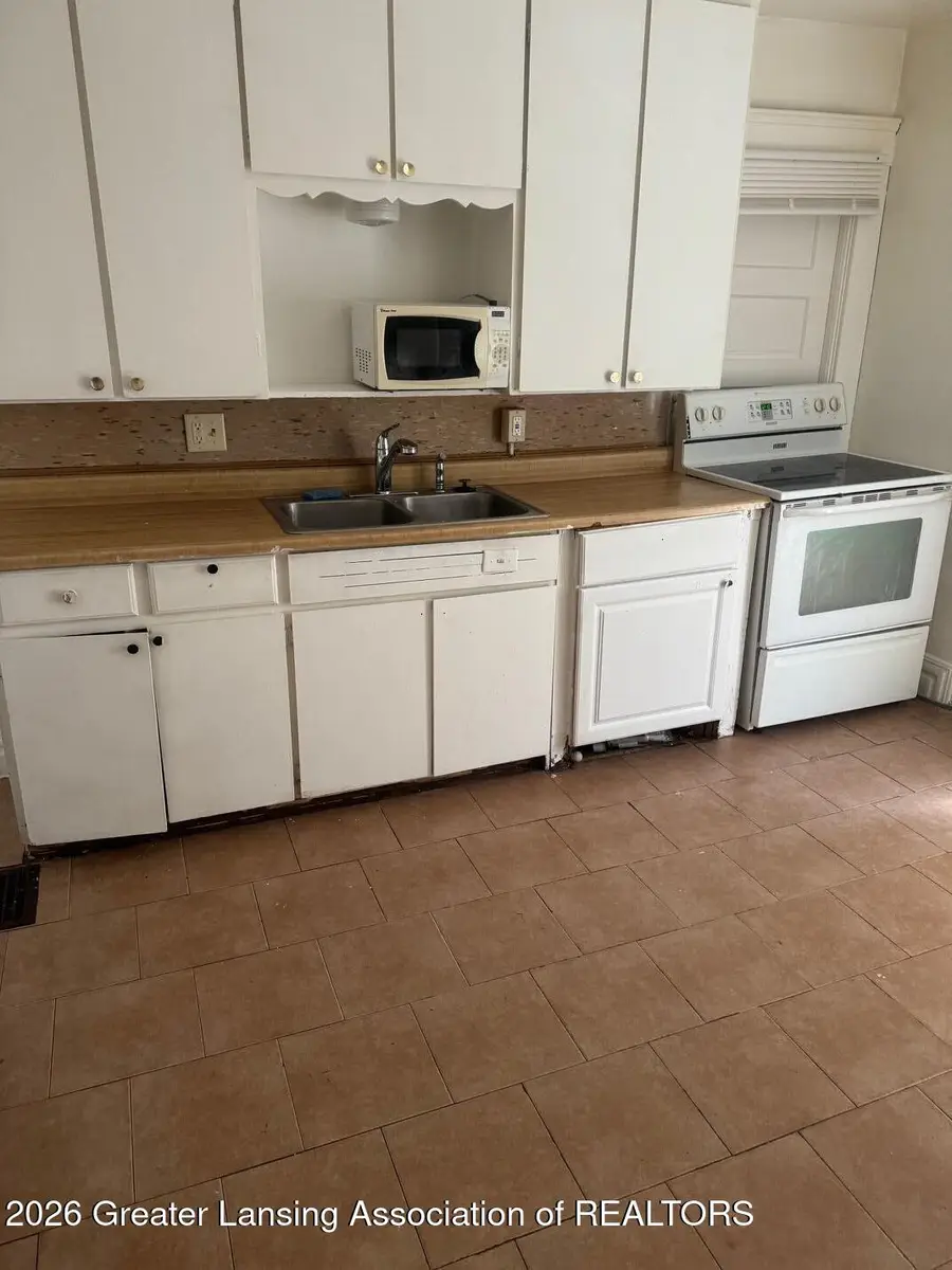 824 Seymour Avenue, Lansing, MI 48906 - #2