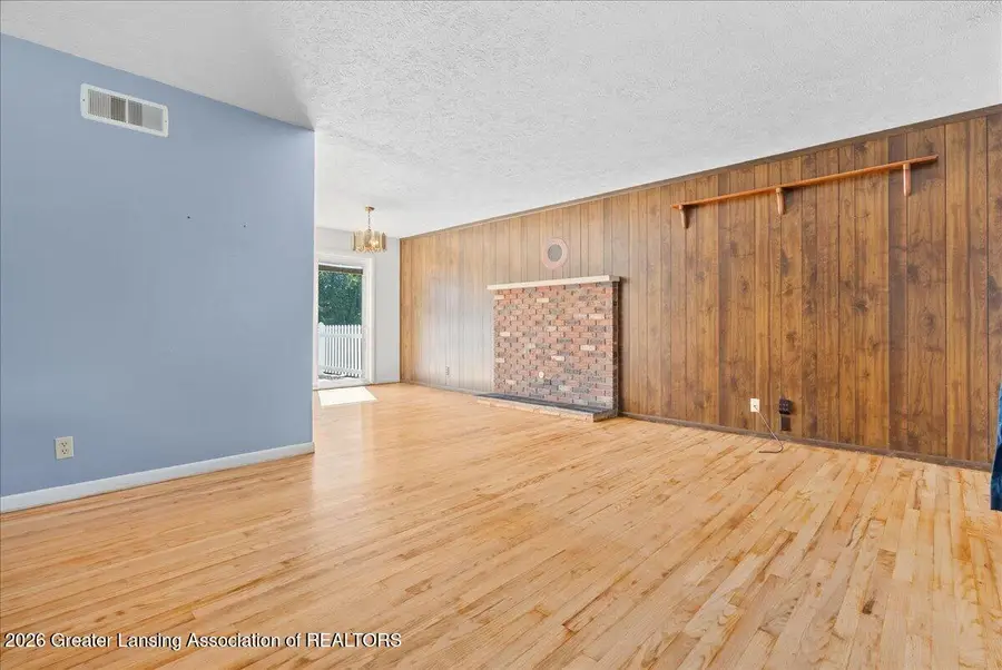 2711 W Mount Hope Avenue, Lansing, MI 48911 - #3