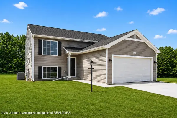 792 Saint Andrews Drive, Eaton Rapids, MI 48827