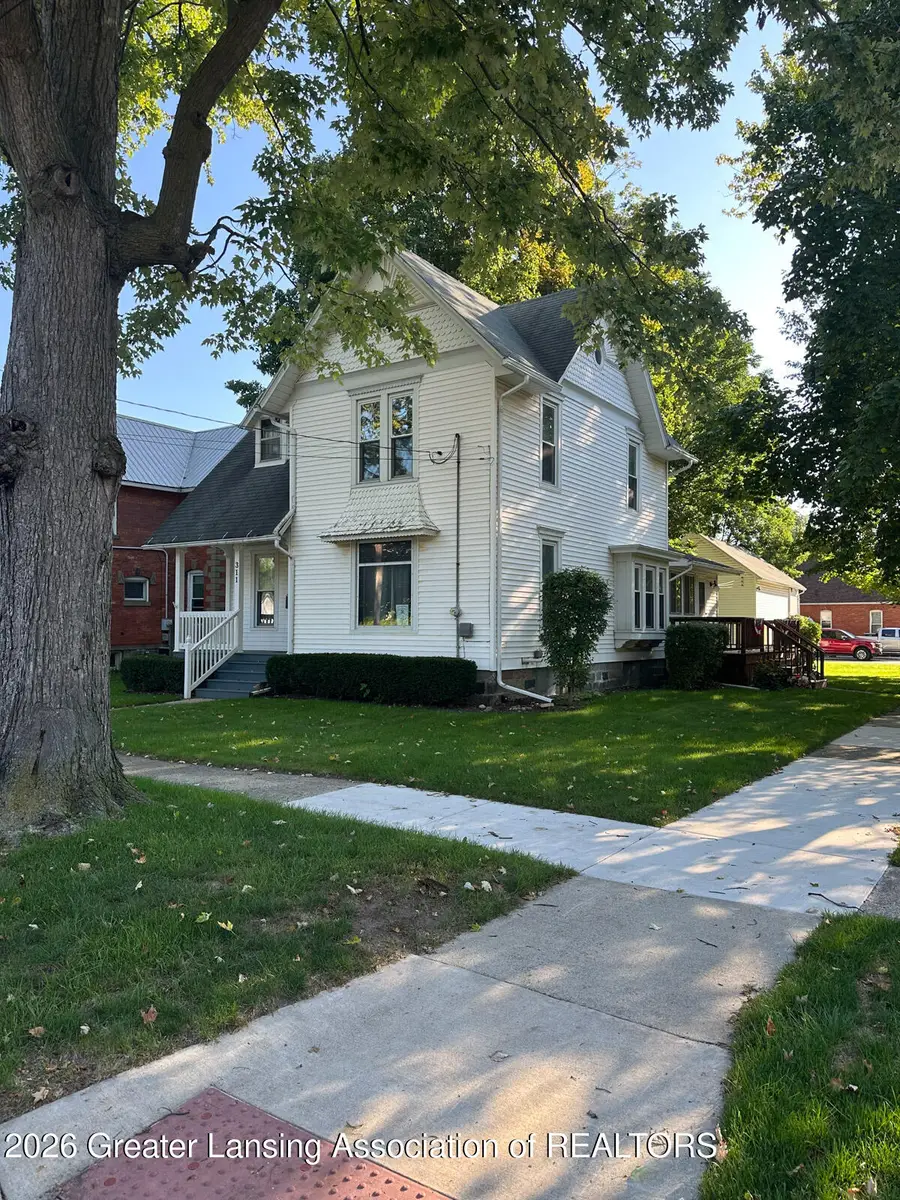 311 S Clinton Avenue, Saint Johns, MI 48879 - #2