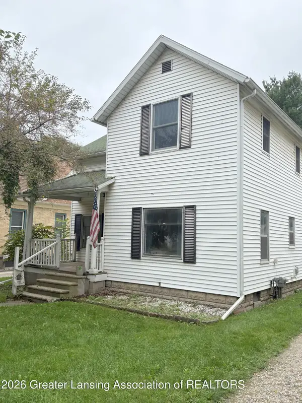 725 N Cochran Avenue, Charlotte, MI 48813