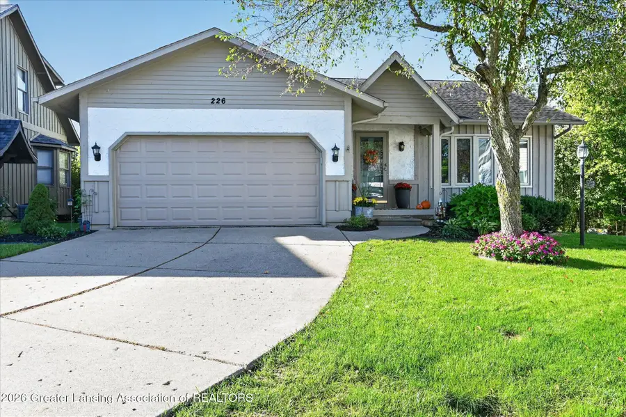 226 E Chester Drive, Grand Ledge, MI 48837 - #2