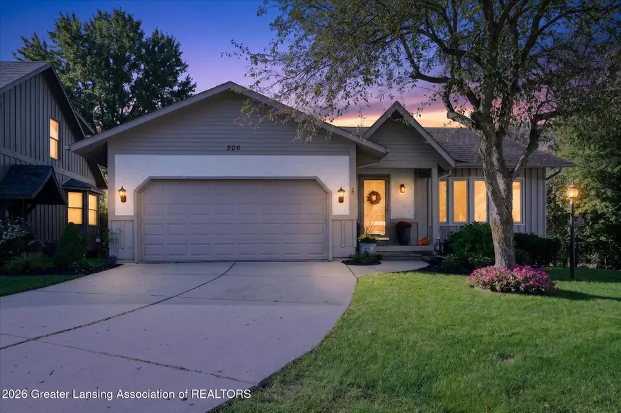 226 E Chester Drive, Grand Ledge, MI 48837 - #3