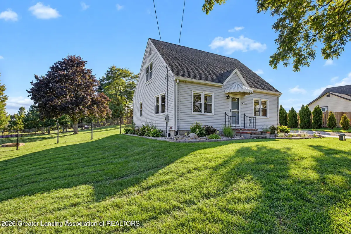 8609 W Mount Hope Highway, Grand Ledge, MI 48837 - #1