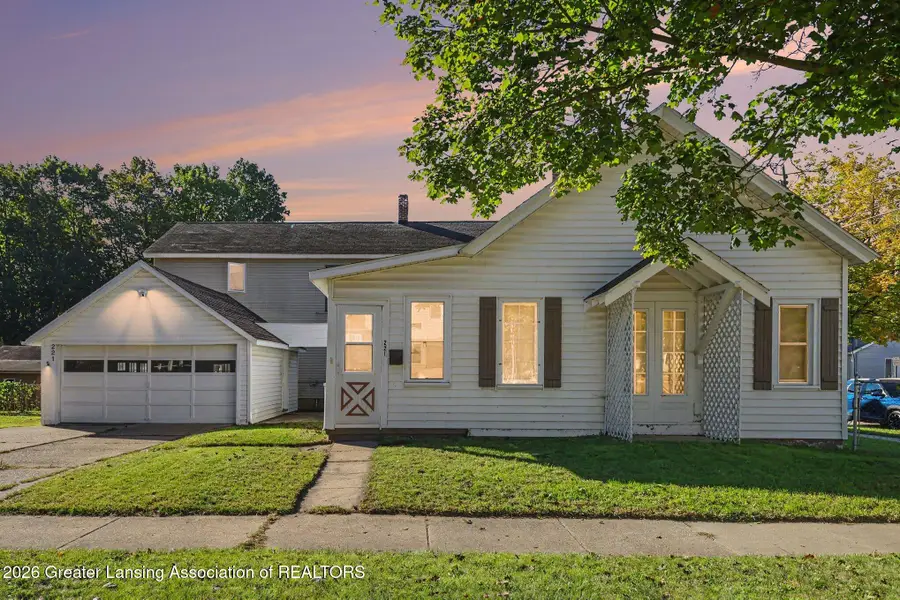 221 W Stoddard Street, Charlotte, MI 48813 - #2
