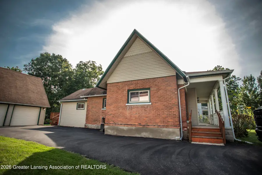 131 E Washington Street, Dimondale, MI 48821 - #2