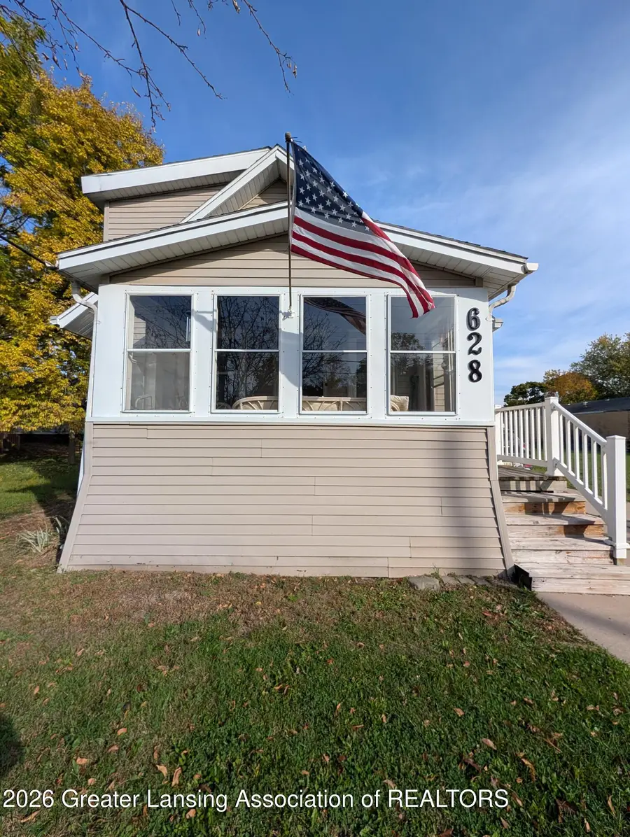 628 Gordon Avenue, Lansing, MI 48910 - #3