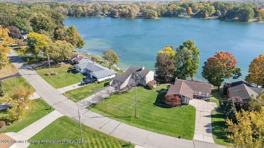 1013 W Geneva Drive, Dewitt, MI 48820 - #2