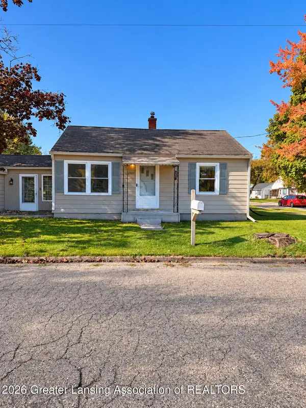2121 Gary Avenue, Lansing, MI 48906
