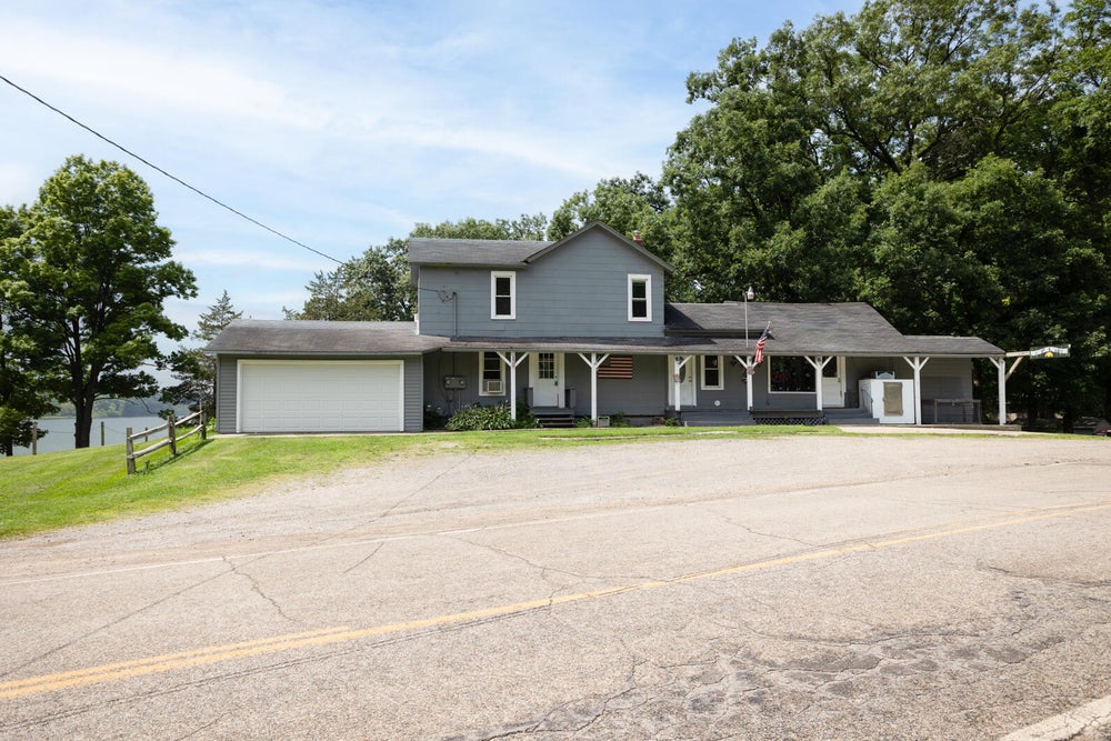 100 Portage Lake Road, Munith, MI 49259 ERA