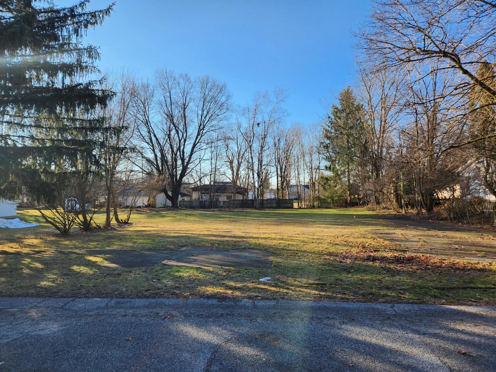 318 E Bellevue Street, Stanton, MI 48888 ERA