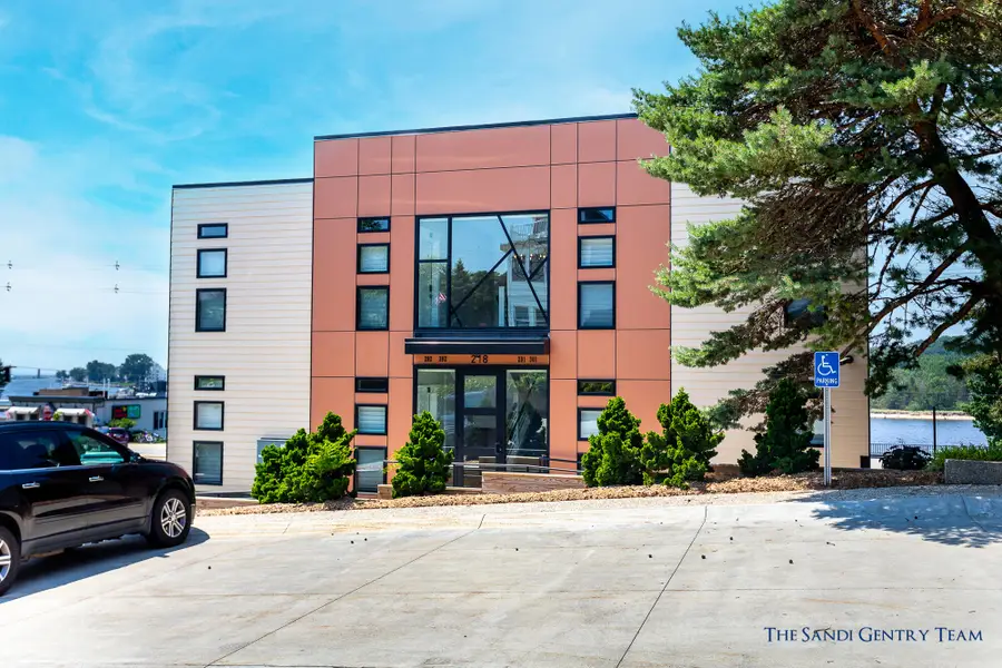 218 S Harbor Drive #202, Grand Haven, MI 49417 - Image #3