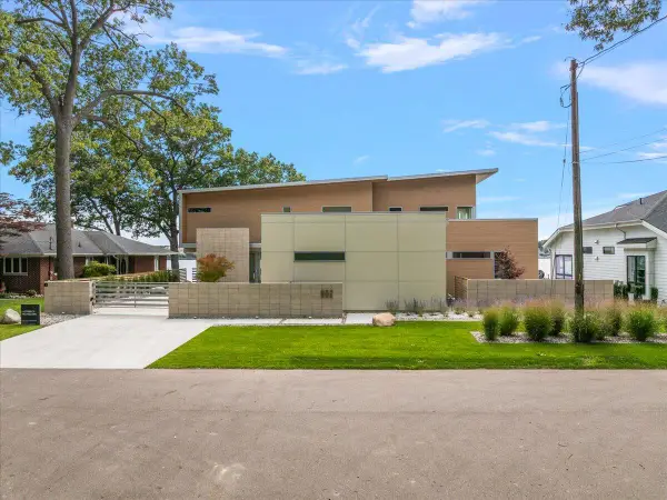 602 Lawn Avenue, Holland, MI 49424