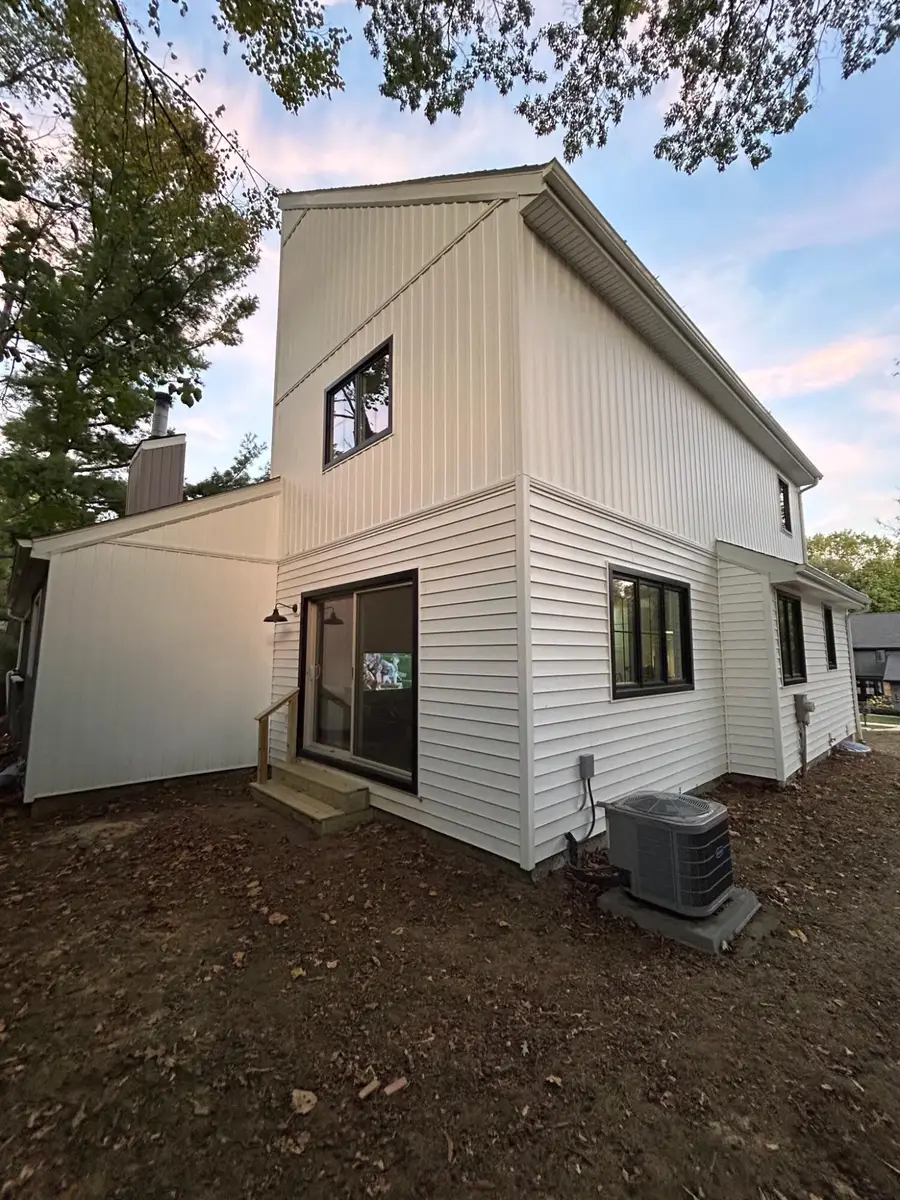 577 Glendale Circle, Ann Arbor, MI 48103 - Image #2