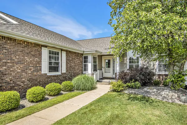 1184 S Village Circle, Kalamazoo, MI 49009