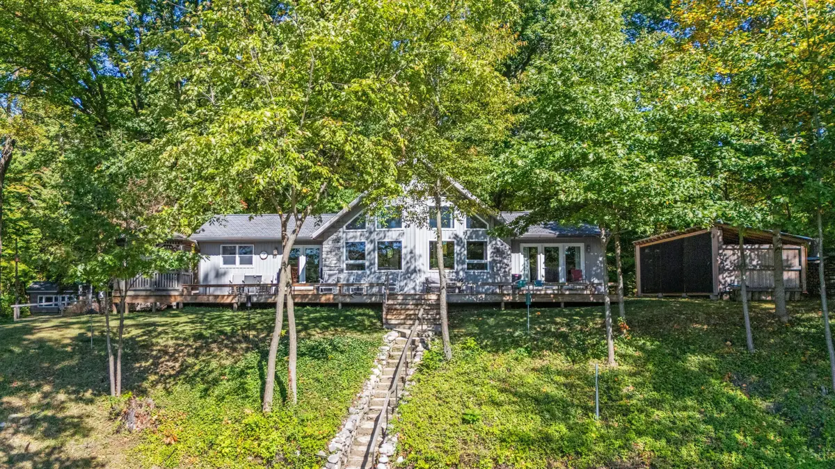 620 W Warren Woods Road, Galien, MI 49113 - Image #1