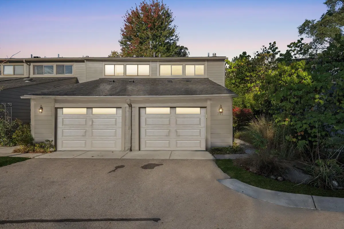 747 Peninsula Court, Ann Arbor, MI 48105 - Image #1