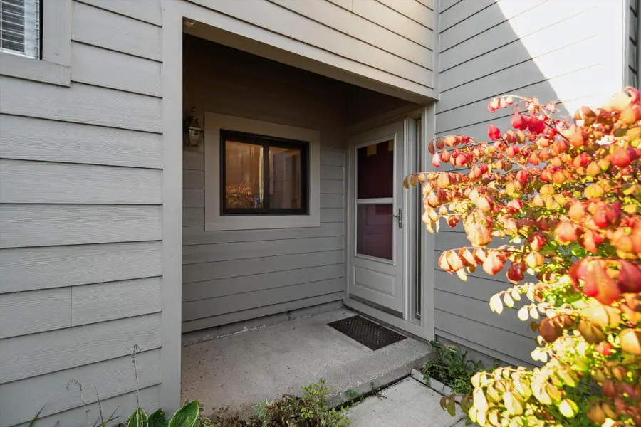 747 Peninsula Court, Ann Arbor, MI 48105 - Image #2