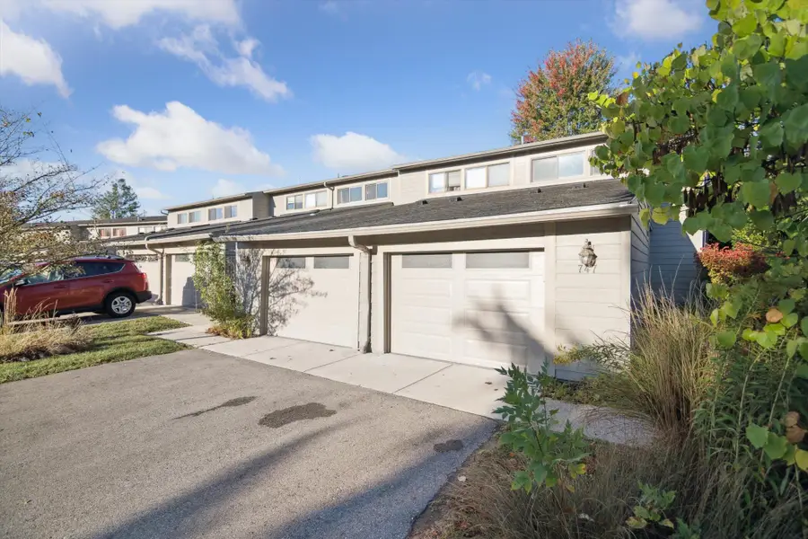 747 Peninsula Court, Ann Arbor, MI 48105 - Image #3