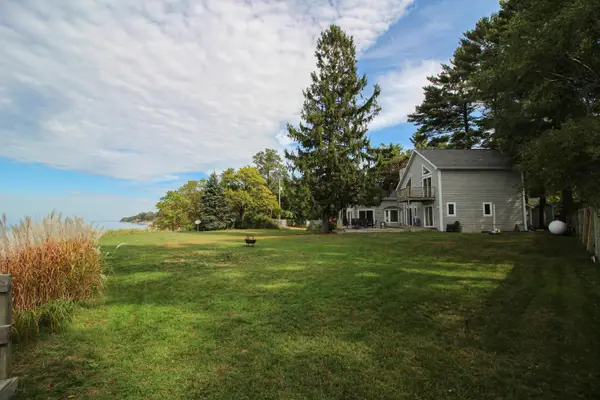 77709 18th Avenue, South Haven, MI 49090