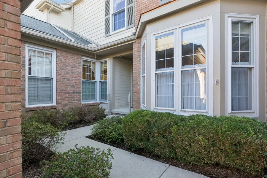 16252 Country Knoll Drive, Northville, MI 48168 - Image #3