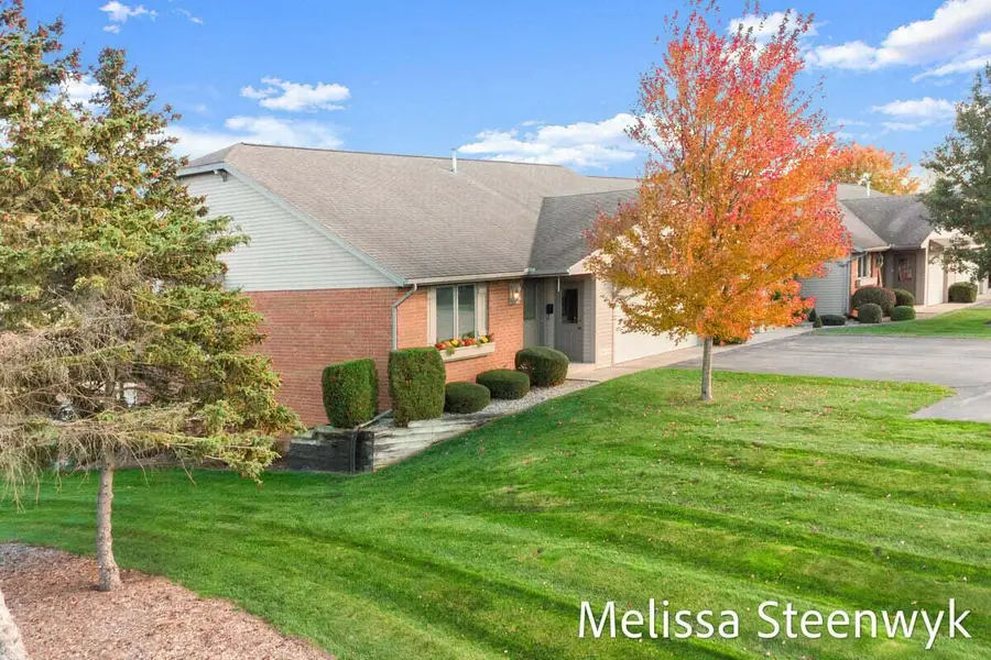 241 Interlaken Court, Zeeland, MI 49464 - Image #2