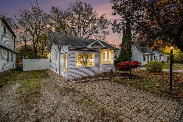 150 Guanonocque Street, Auburn Hills, MI 48326