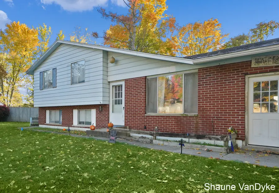 4566 Lantern Court Nw, Comstock Park, MI 49321 - Image #3