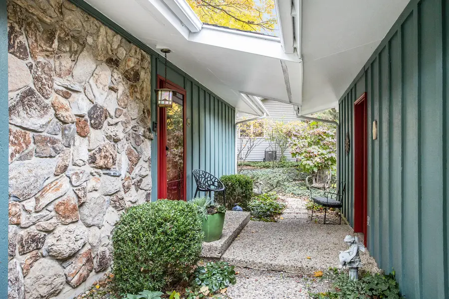 310 Horseshoe Court, Plainwell, MI 49080 - Image #2