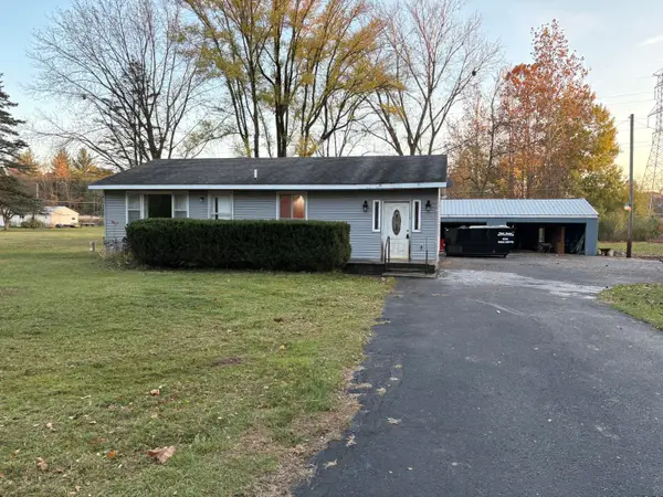 460 Indian Lakes Road Nw, Sparta, MI 49345