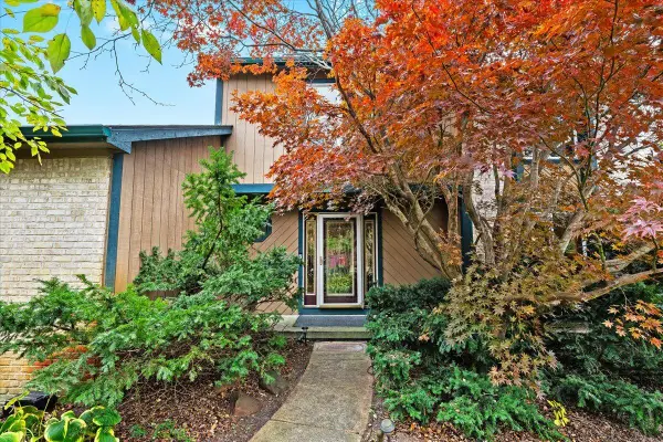 2794 Waling Woods Drive, Highland, MI 48356